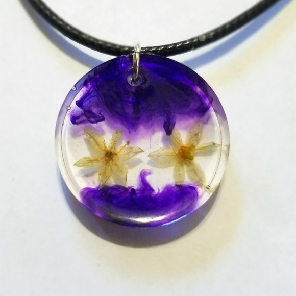 uolibeD Oddities Jewelry - Real Flowers Necklace- Purple Swirl